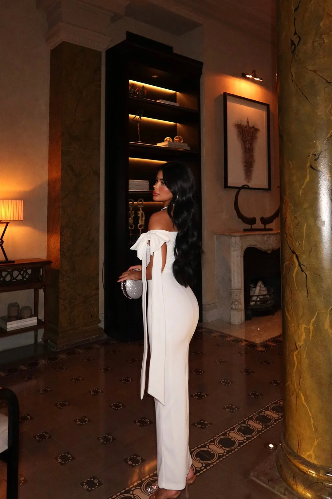 Off-the-Shoulder Maxi Dress with Bow Detail and Fitted Silhouette