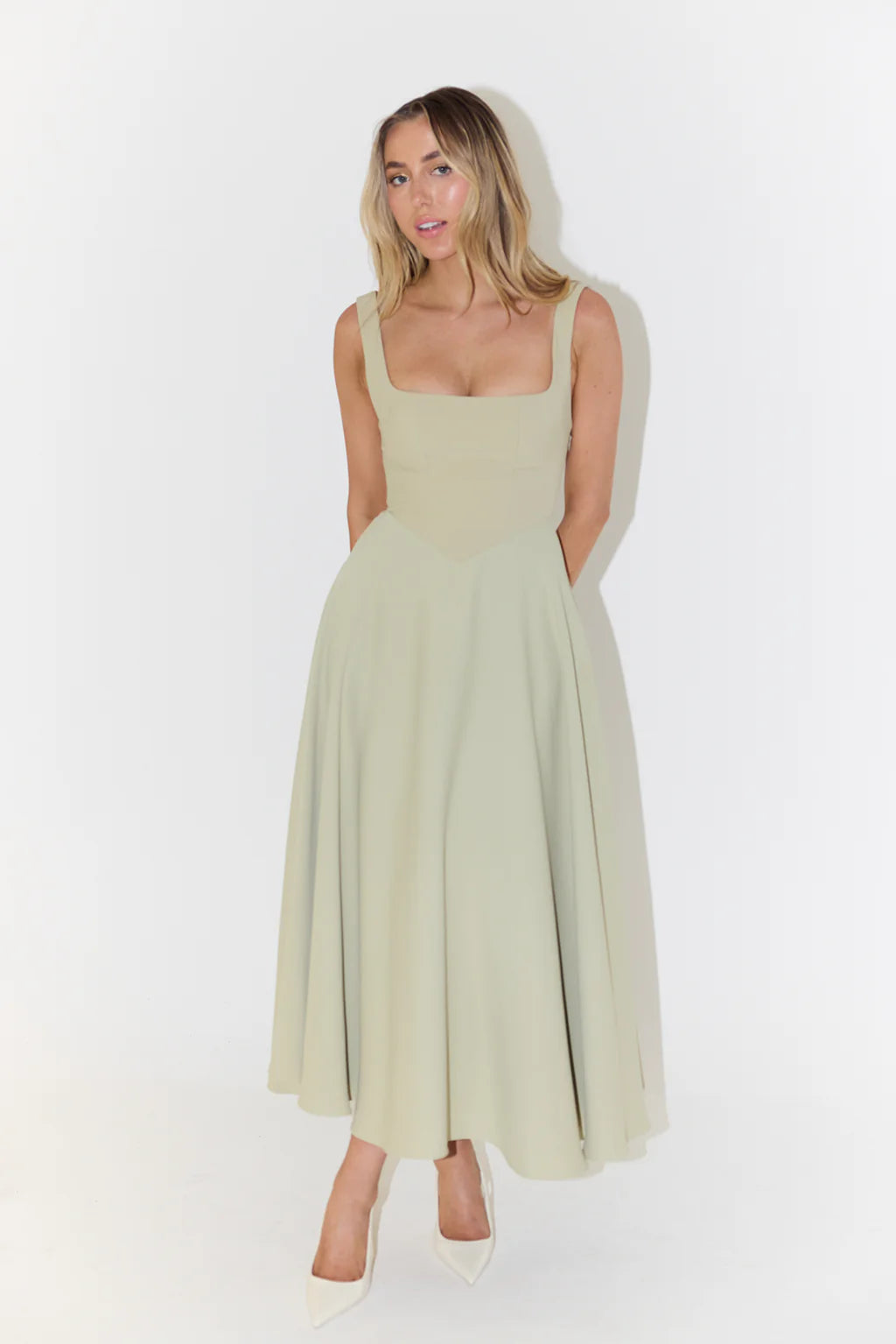 Sleeveless Midi Dress with Square Neckline and Flared Skirt
