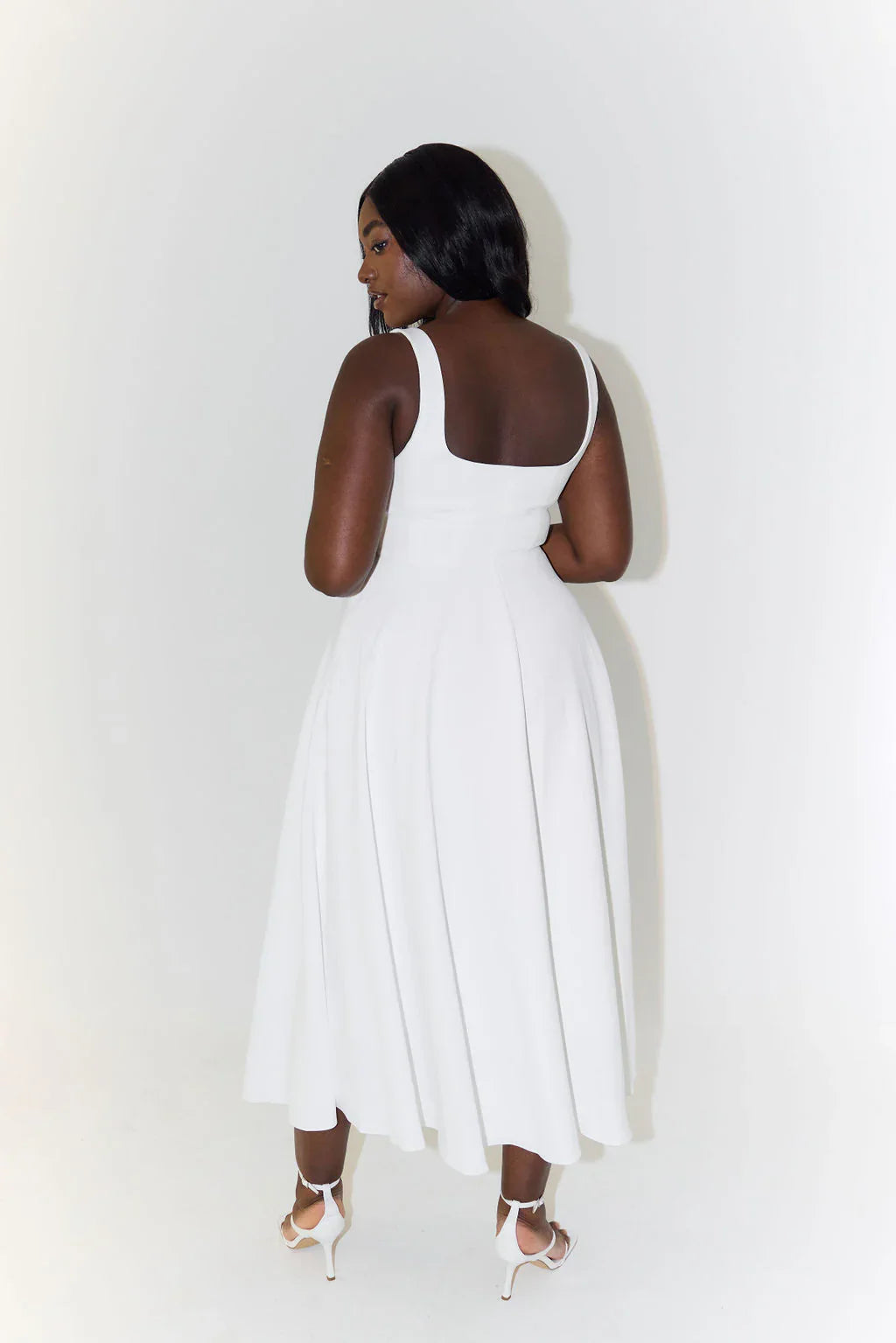Sleeveless Midi Dress with Square Neckline and Flared Skirt