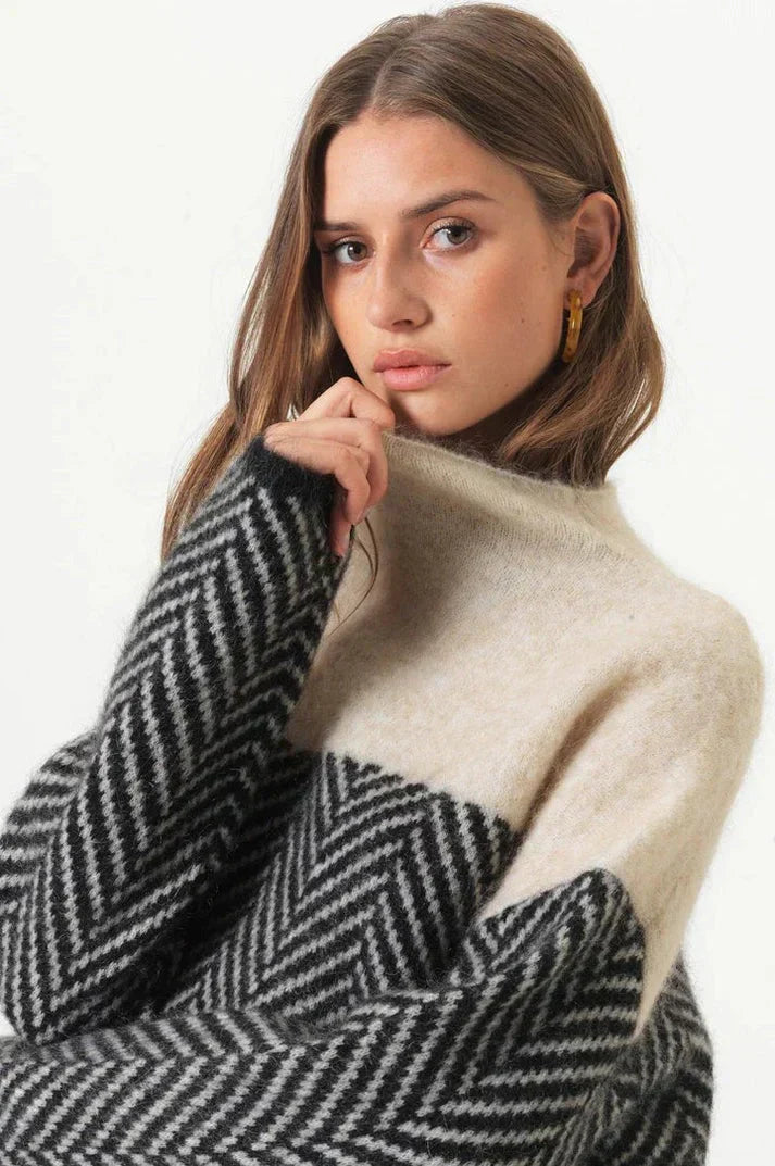 Herringbone Pattern Turtleneck Sweater with Relaxed Silhouette and Long Sleeves