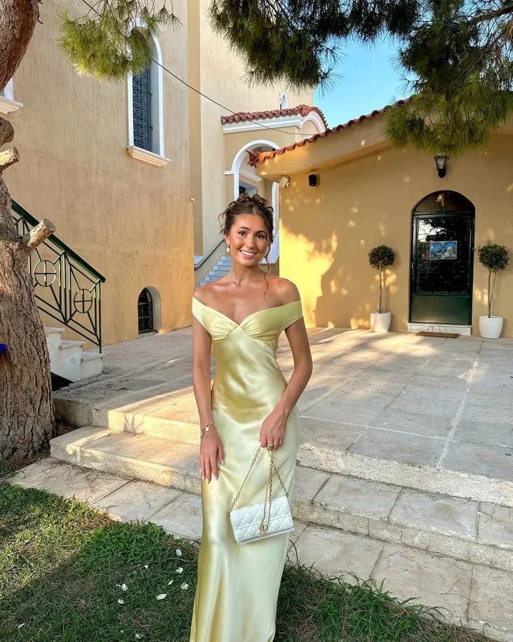 Off-Shoulder Neck Maxi Dress with Fitted Silhouette