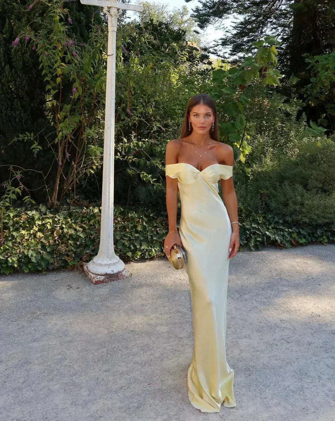 Off-Shoulder Neck Maxi Dress with Fitted Silhouette